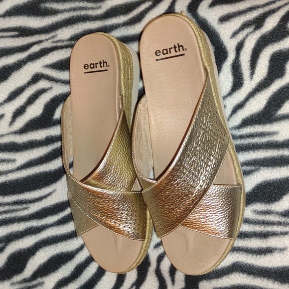 👣EARTH Madena Marigold Slides gold footwear - Picture 15 of 16
